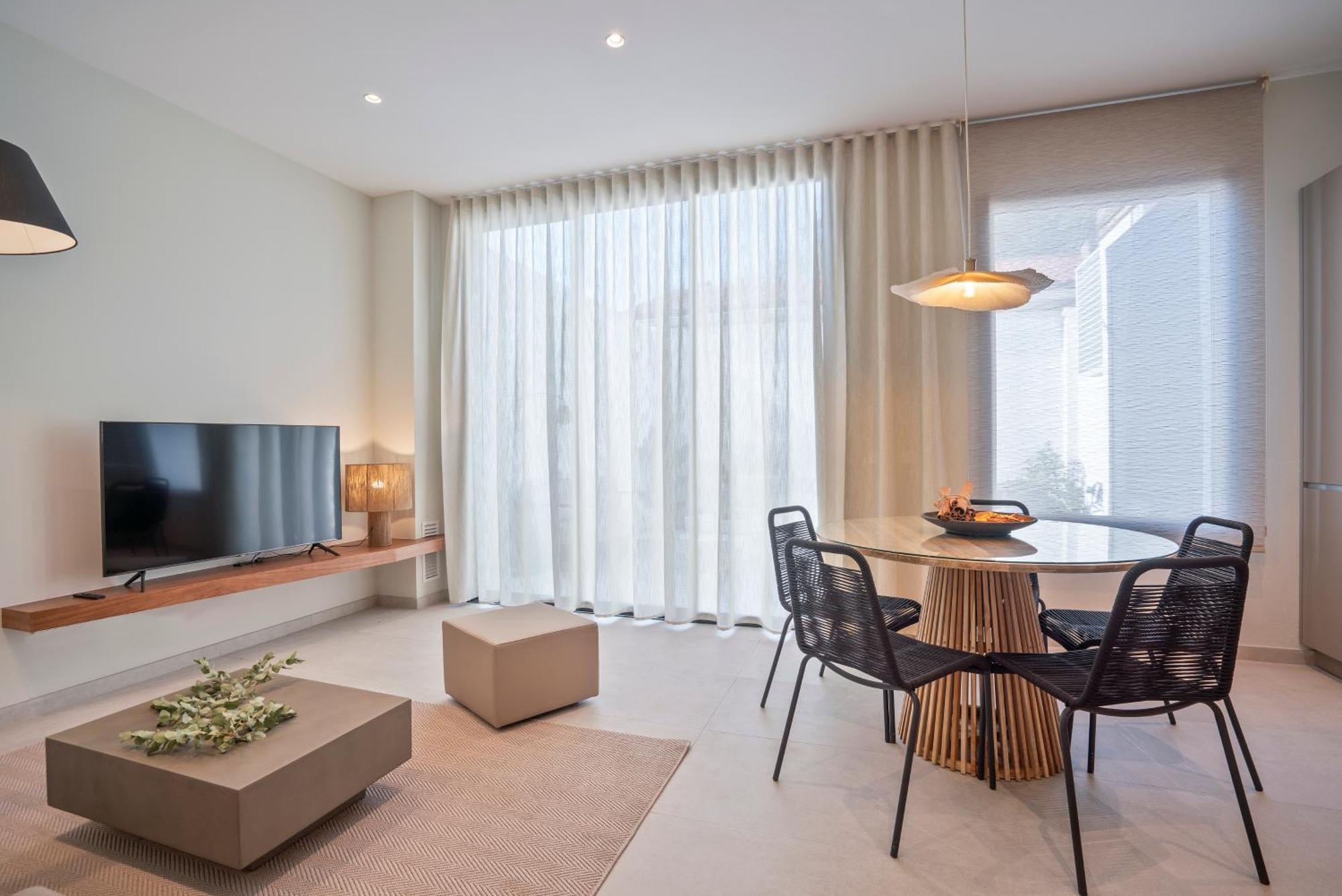Sitges Spaces Garden Condo-2 Bedrooms, 2 Bathrooms, Garden Terrace, Near Center, Sleeps Up To 6- Monthly Rentals Only Екстер'єр фото